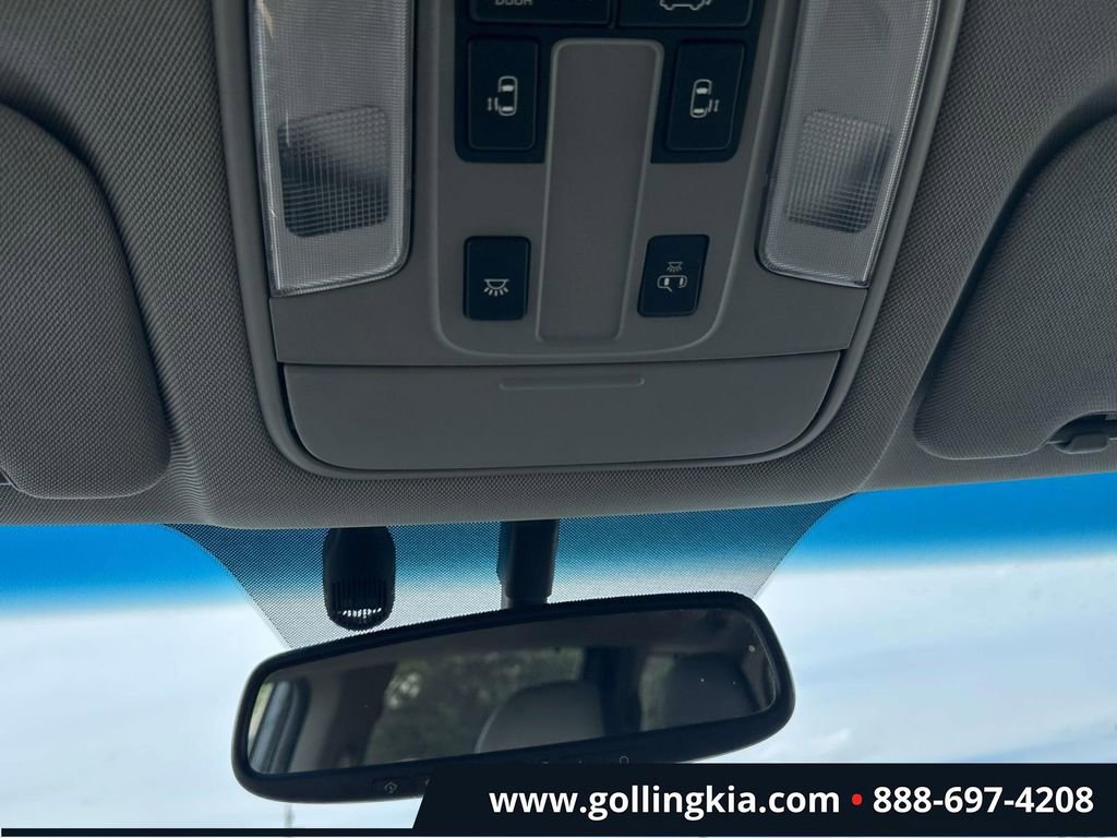 Used 2015 Kia Sedona SX FWD image 31