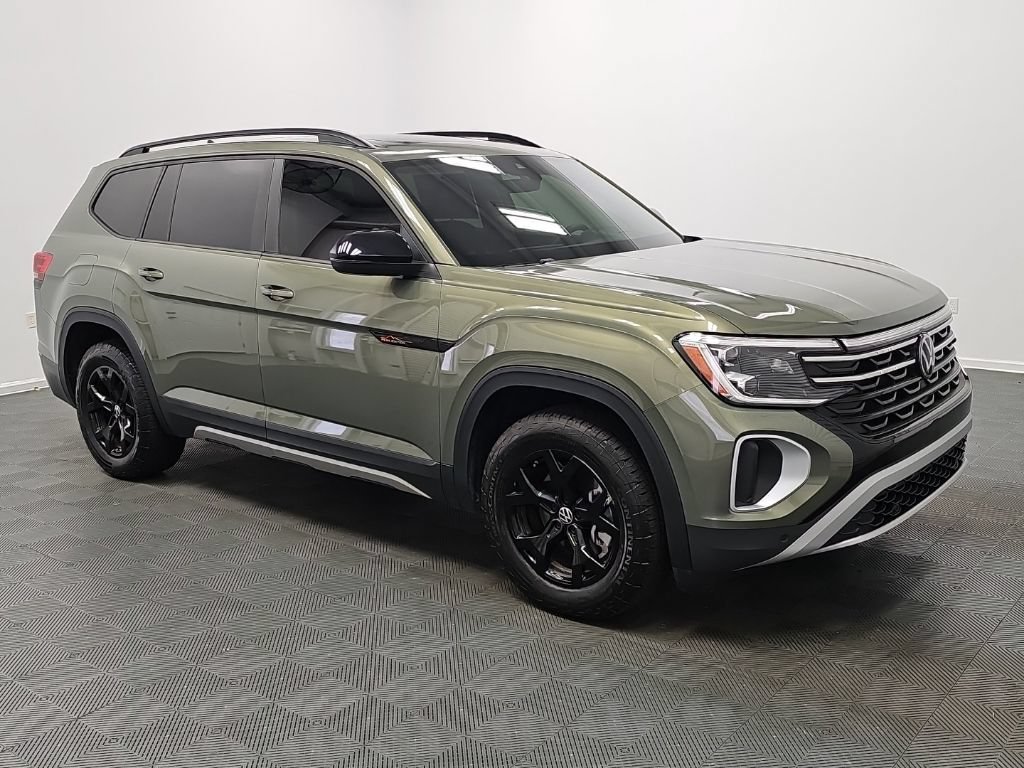 Used 2024 Volkswagen Atlas Peak Edition SEL AWD/4WD image 3