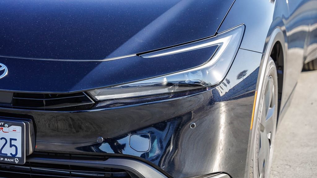 Used 2026 Toyota Prius LE FWD image 5