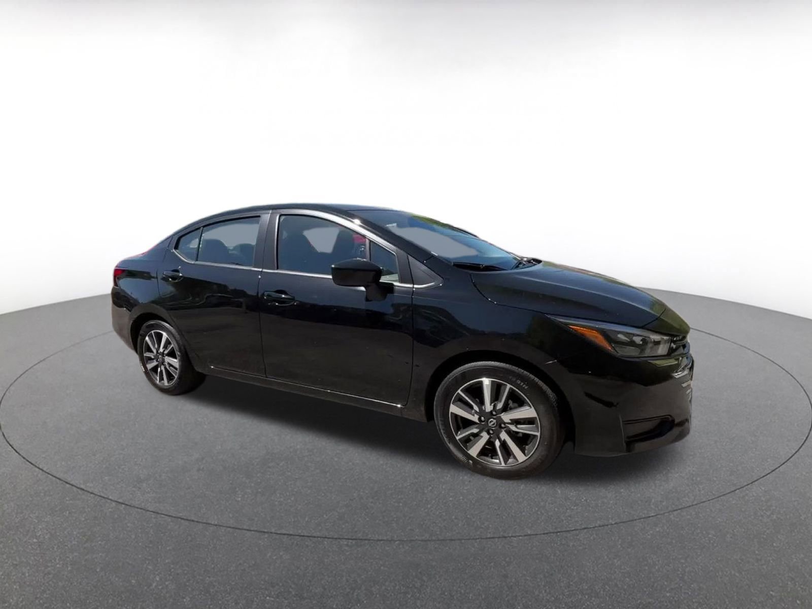 Used 2025 Nissan Versa SV FWD image 2