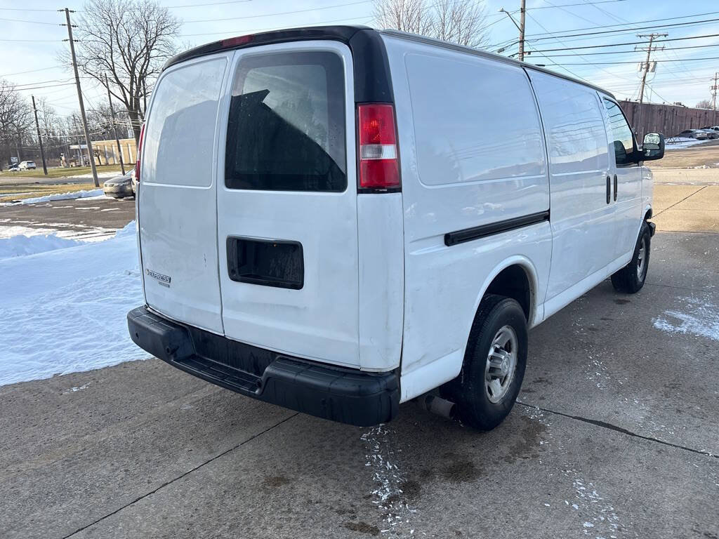 Used 2016 Chevrolet Express 2500 RWD image 7