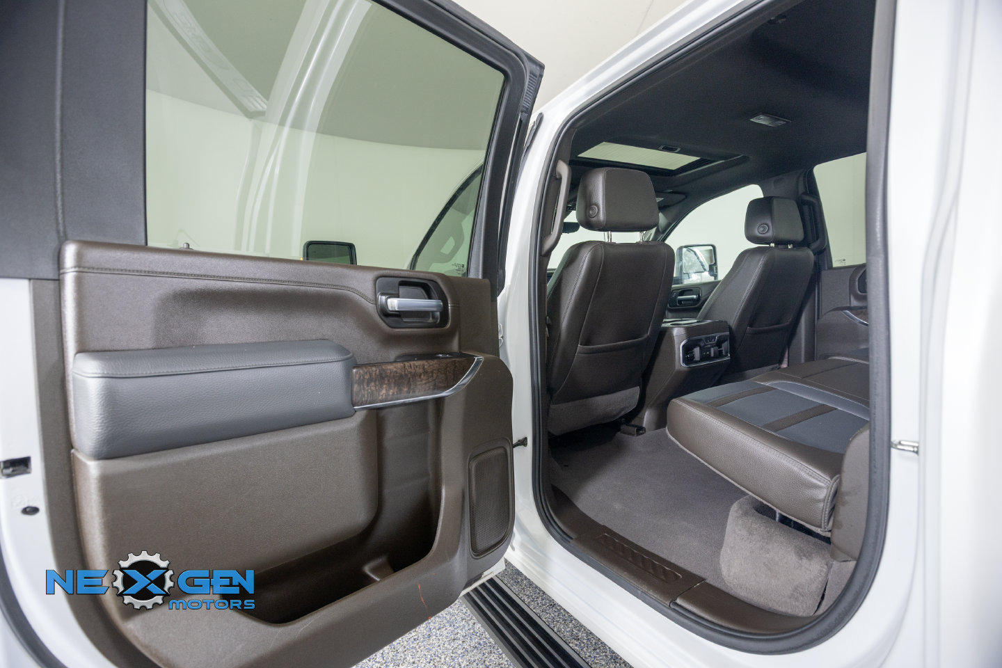 Used 2023 GMC Sierra 2500 Denali w/ Denali Ultimate Package AWD/4WD image 27