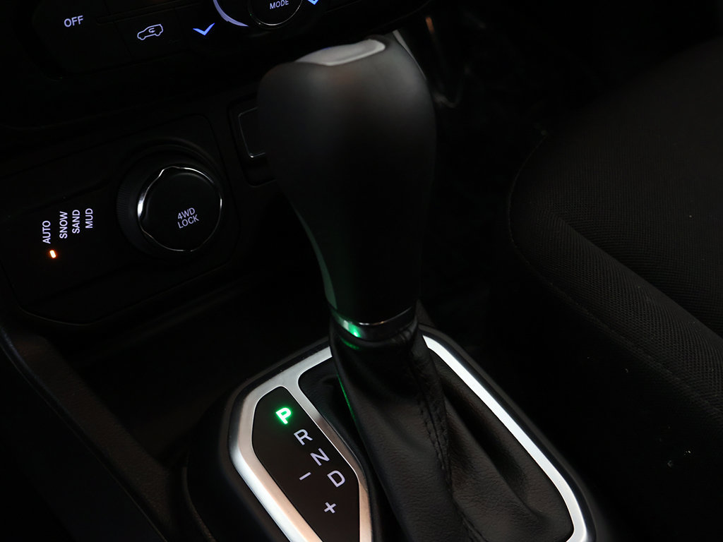 Used 2019 Jeep Renegade Latitude AWD/4WD image 44