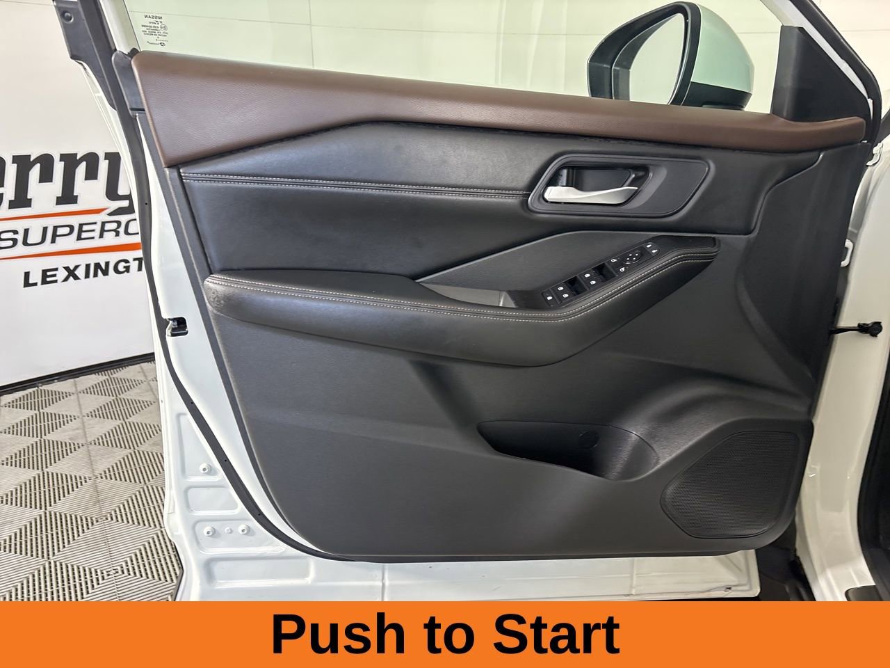 Used 2023 Nissan Rogue SV w/ SV Premium B Package image 8
