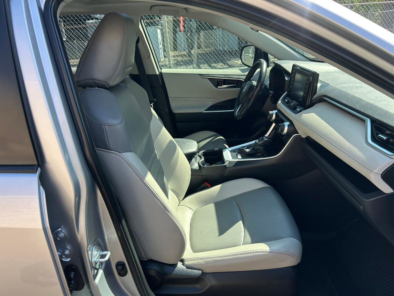 Used 2021 Toyota RAV4 XLE Premium AWD/4WD image 17