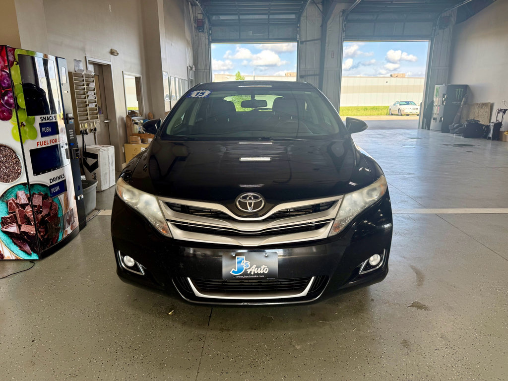 Used 2015 Toyota Venza LE FWD image 3