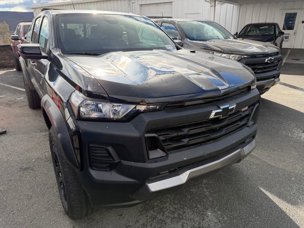 New 2025 Chevrolet Colorado Trail Boss w/ Midnight Edition image 4