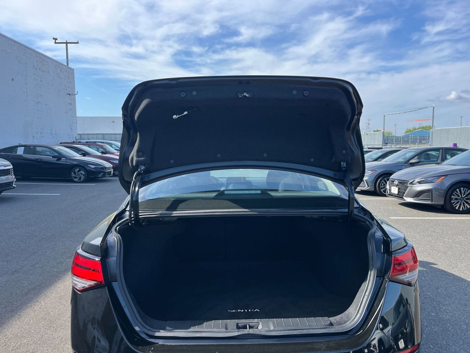 Used 2025 Nissan Sentra SV FWD image 30
