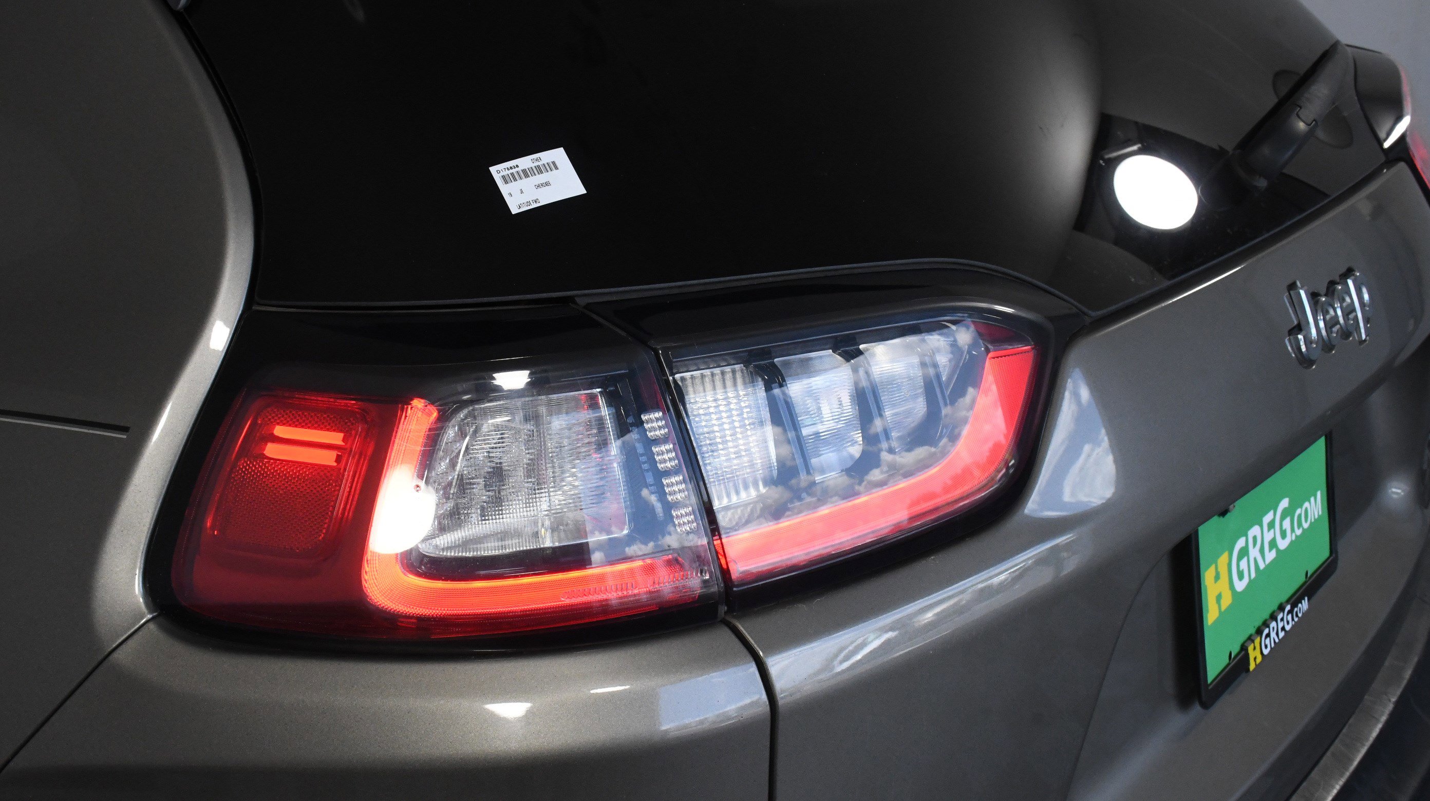 Used 2019 Jeep Cherokee Latitude w/ Popular Appearance Group image 32