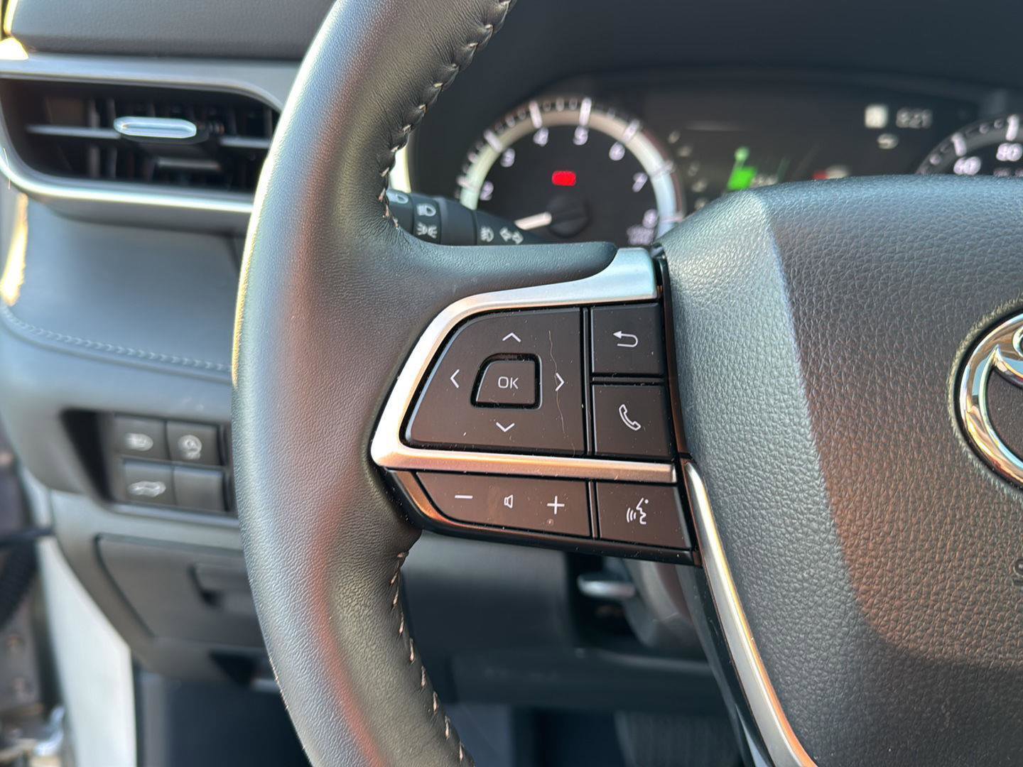 Certified 2025 Toyota Highlander XLE image 18