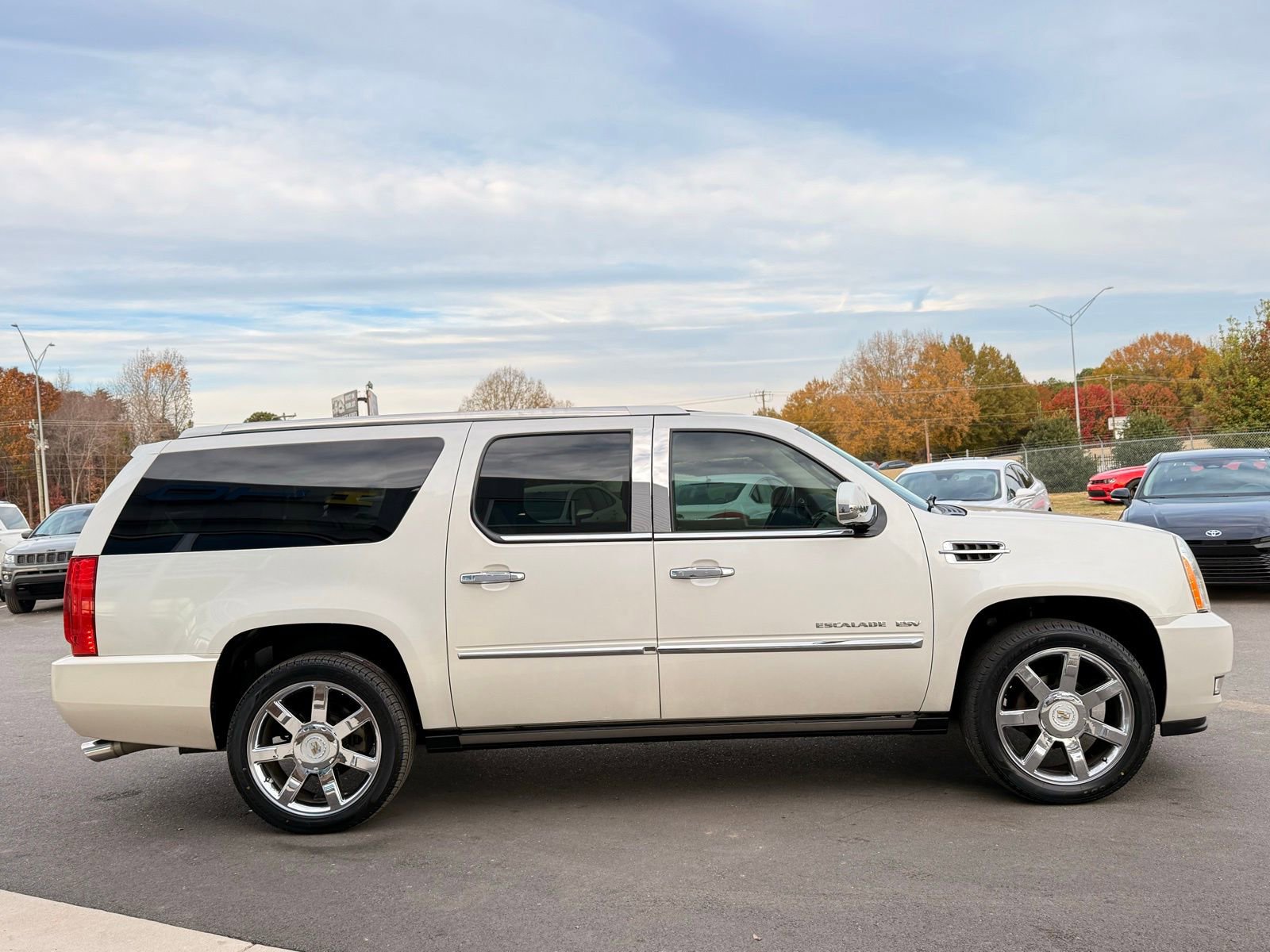Used 2012 Cadillac Escalade ESV Luxury image 5