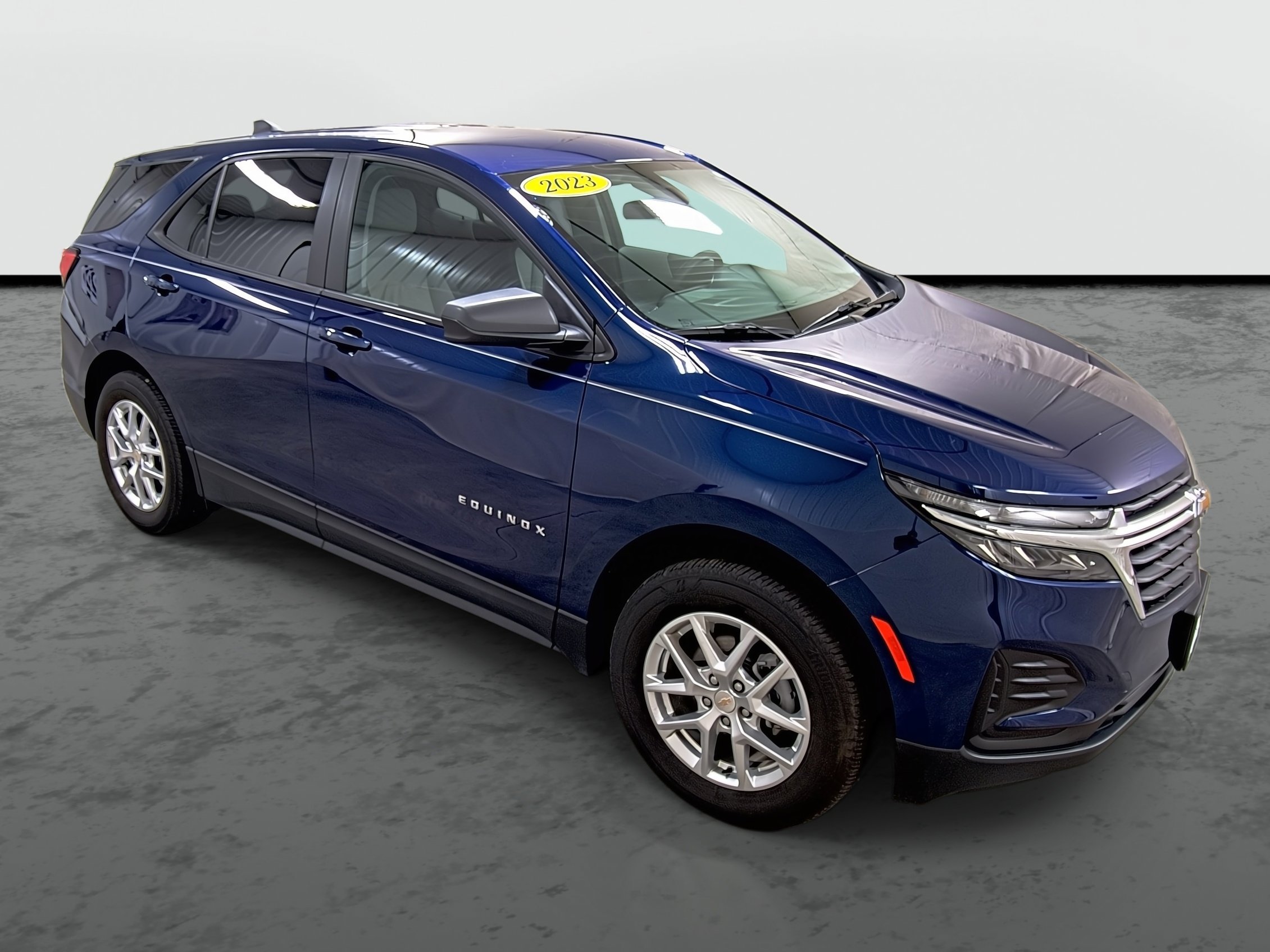 Used 2023 Chevrolet Equinox LS w/ LS Convenience Package image 5