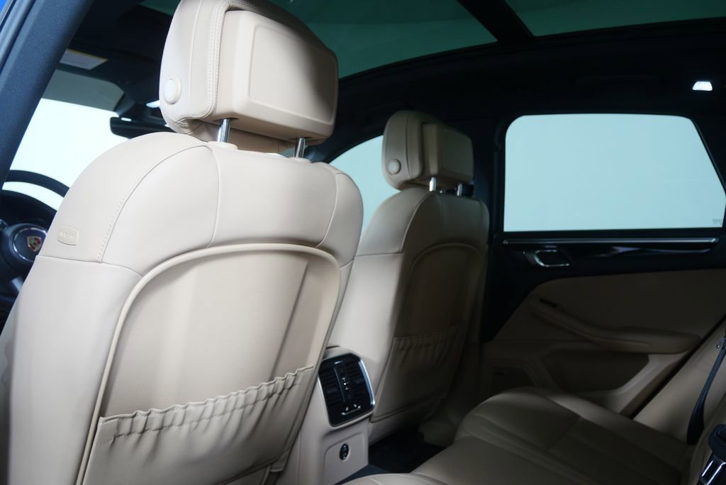 Used 2025 Porsche Macan image 19