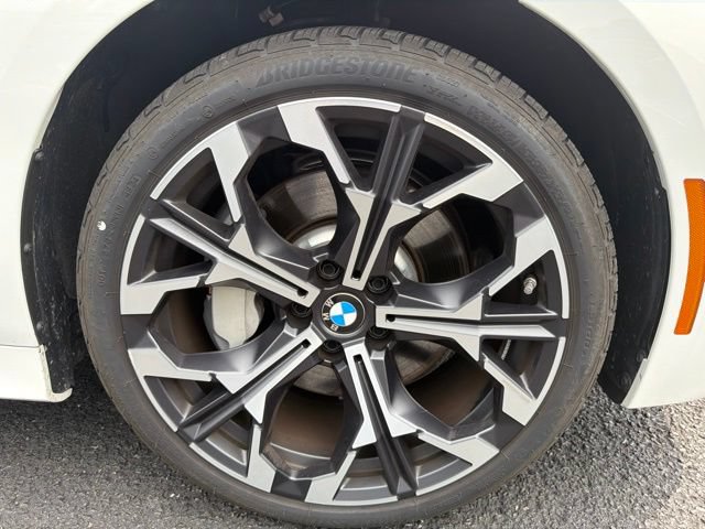Used 2025 BMW 330i xDrive Sedan AWD/4WD image 16