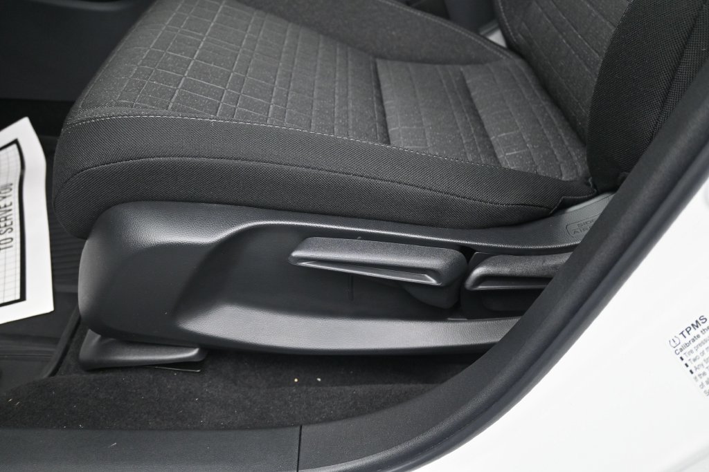 Certified 2026 Honda HR-V LX image 27