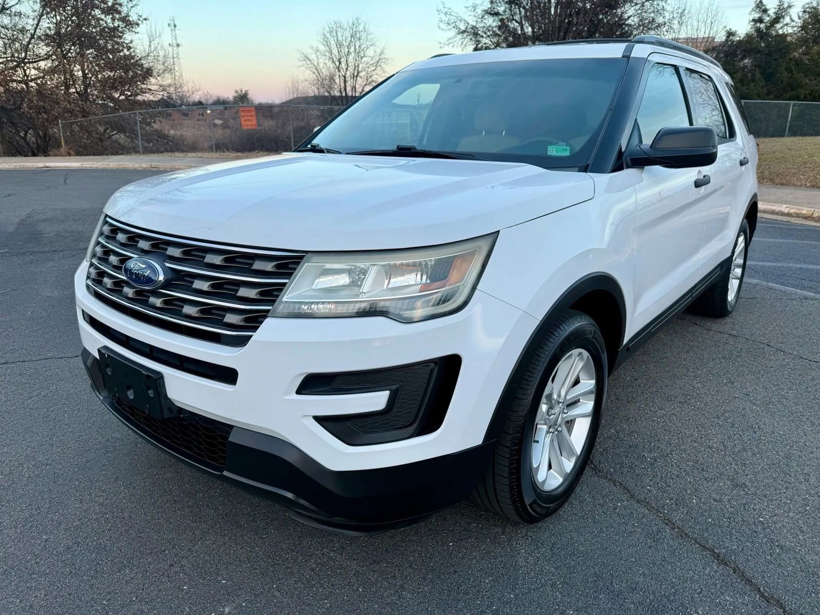 Used 2016 Ford Explorer FWD image 1