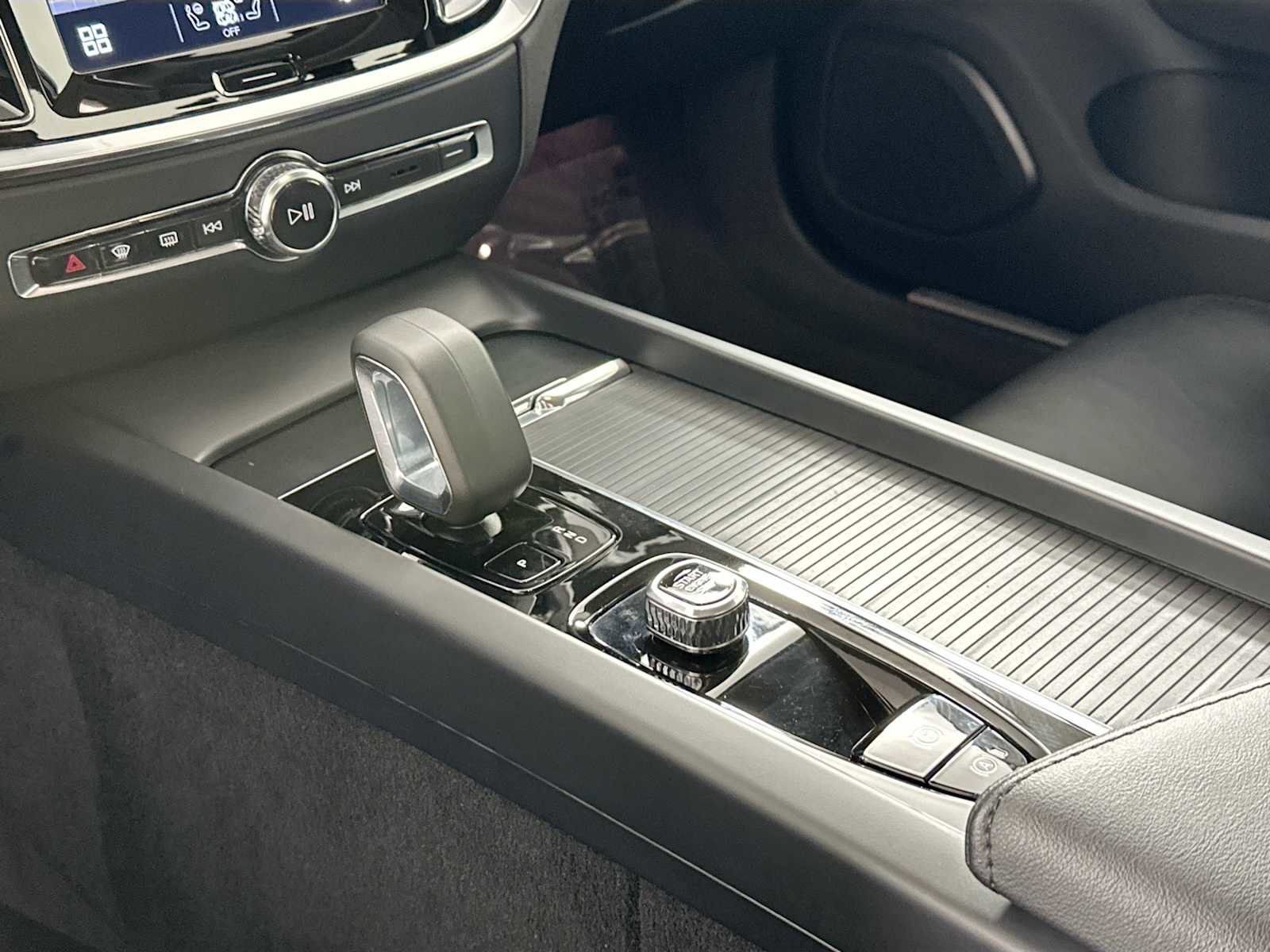 Used 2025 Volvo S60 B5 Core image 15