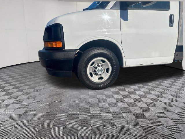 Used 2017 Chevrolet Express 3500 RWD image 27