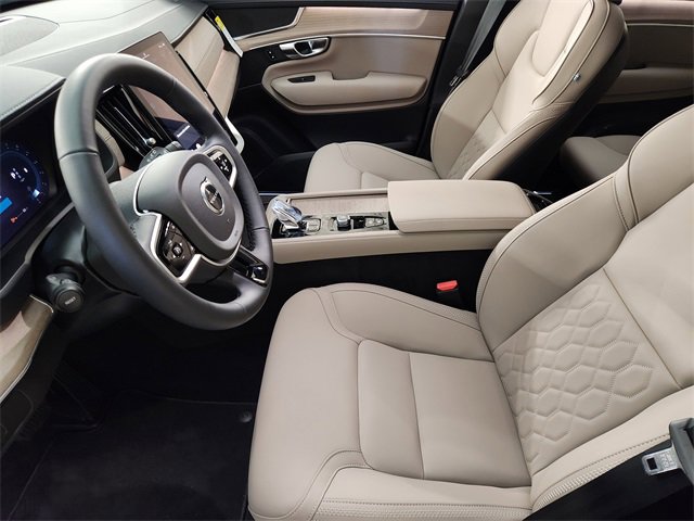 New 2025 Volvo XC90 B6 Core w/ Protection Package image 14