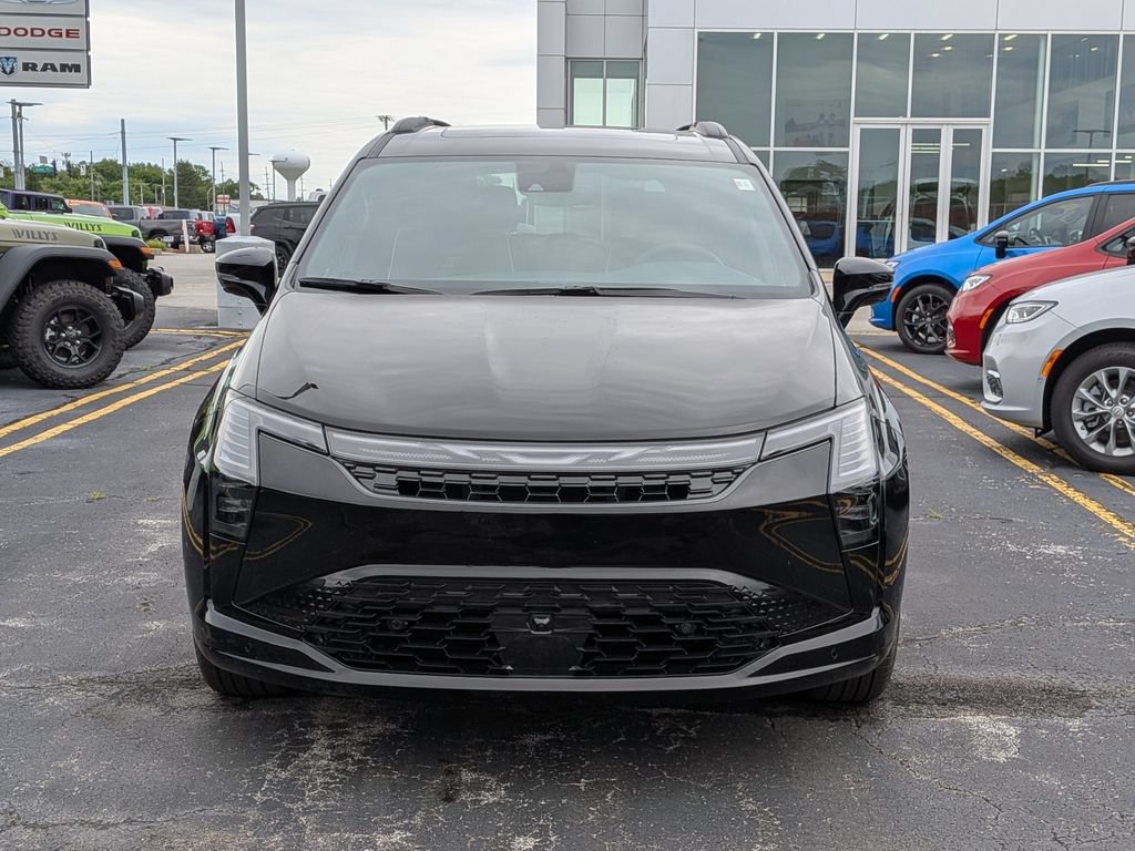 New 2027 Chrysler Pacifica Limited AWD/4WD image 2