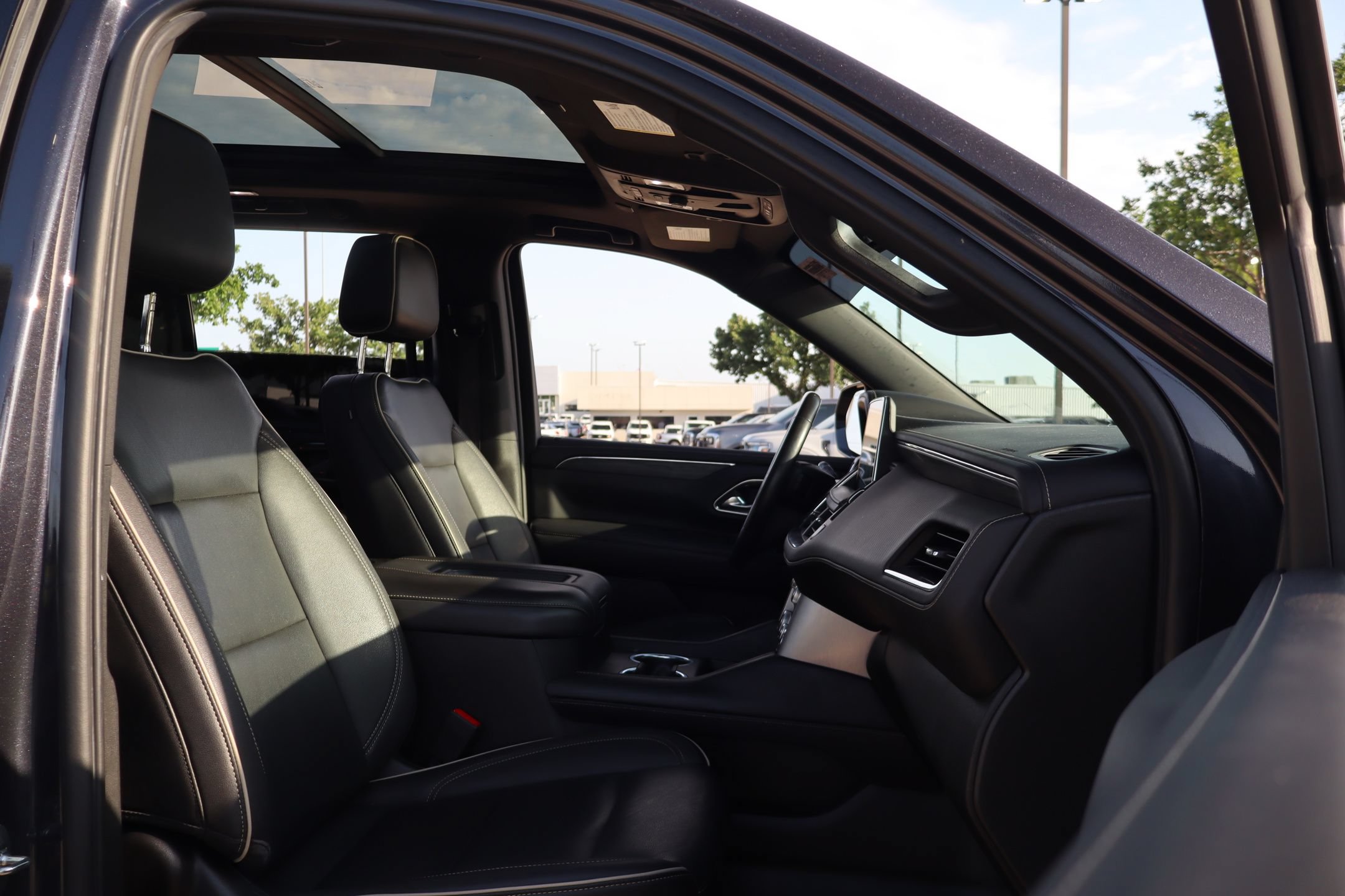 Used 2023 GMC Yukon SLT AWD/4WD image 30