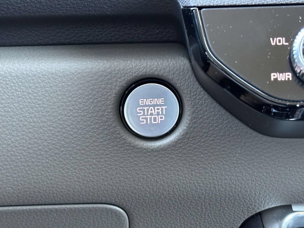 Used 2026 Kia Carnival EX FWD image 22