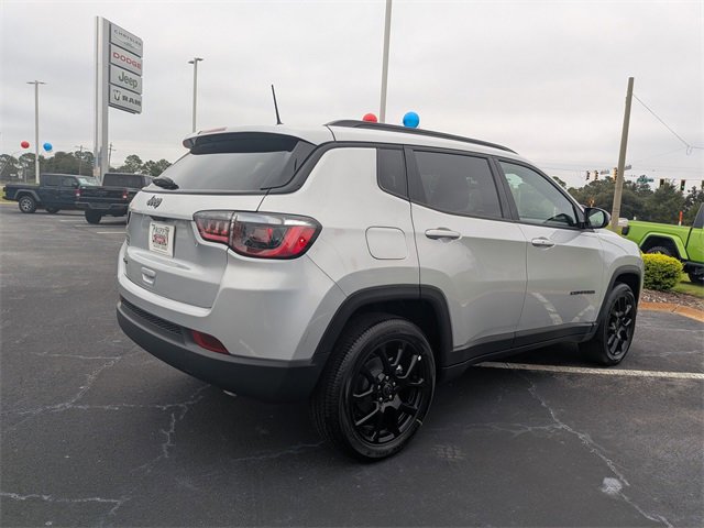 New 2025 Jeep Compass Latitude w/ Sun & Sound Group image 3