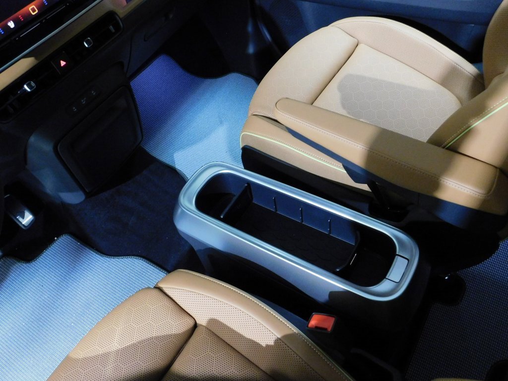 Used 2025 Volkswagen ID. Buzz 1st Edition image 68