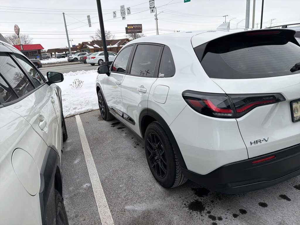 Used 2023 Honda HR-V LX image 3