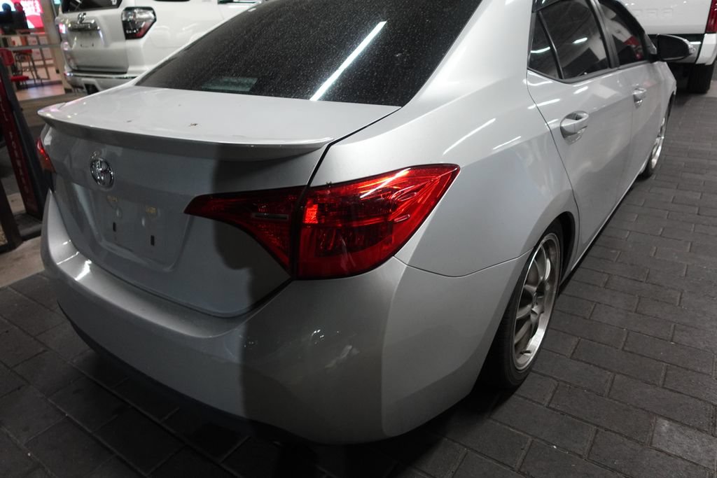 Used 2017 Toyota Corolla SE FWD image 3