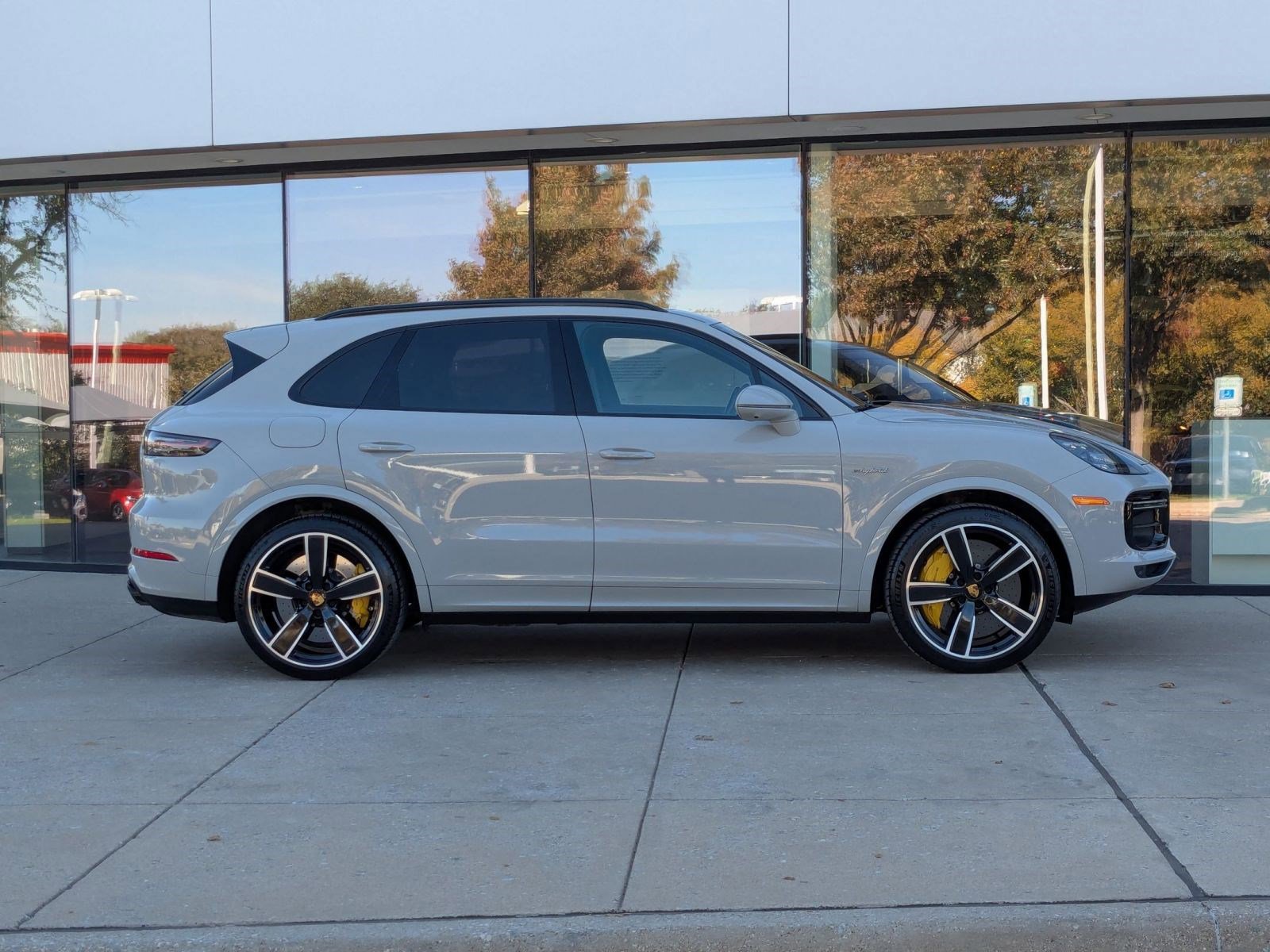 Used 2022 Porsche Cayenne Turbo S image 8