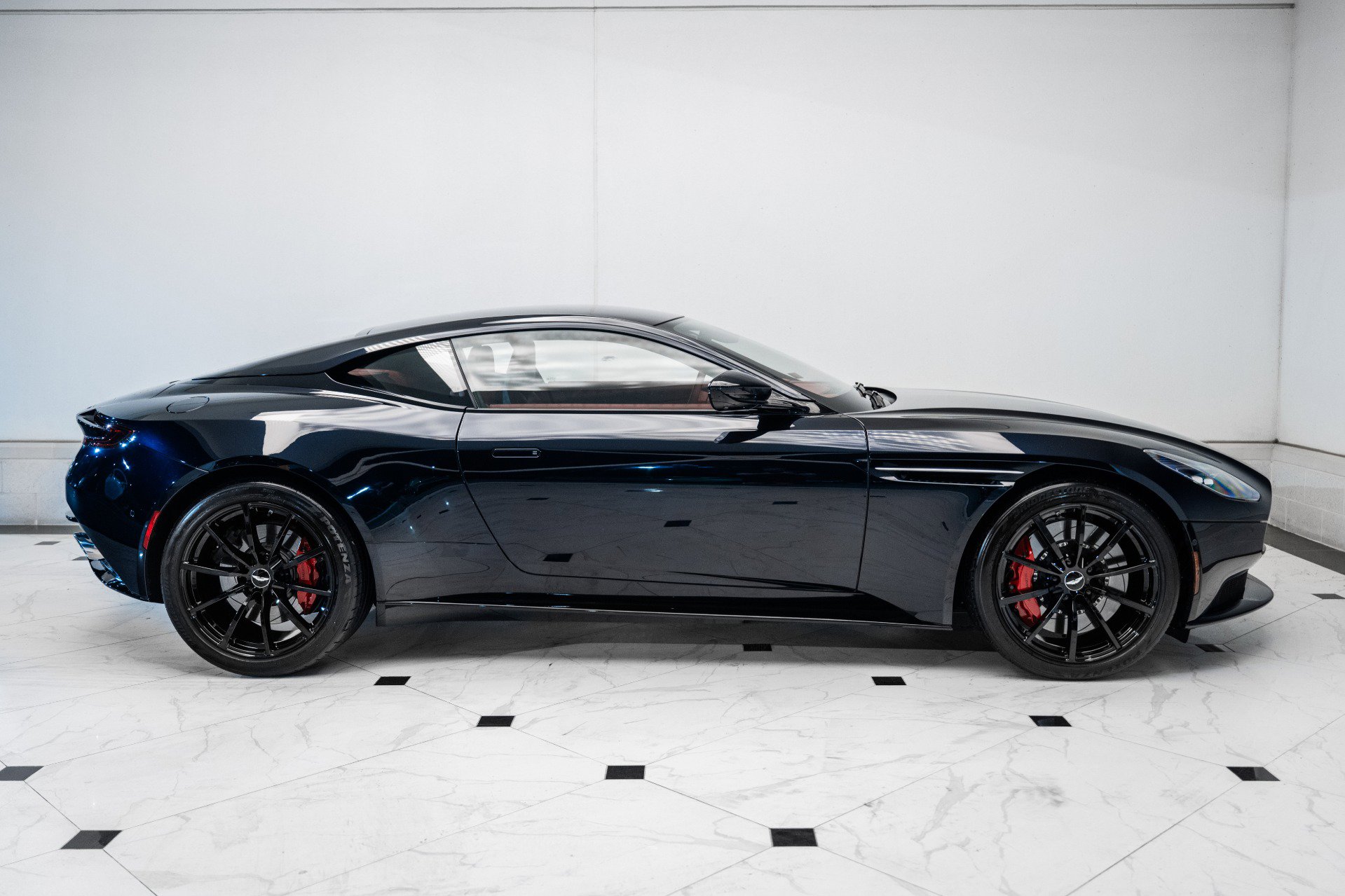 Used 2023 Aston Martin DB11 V8 image 42