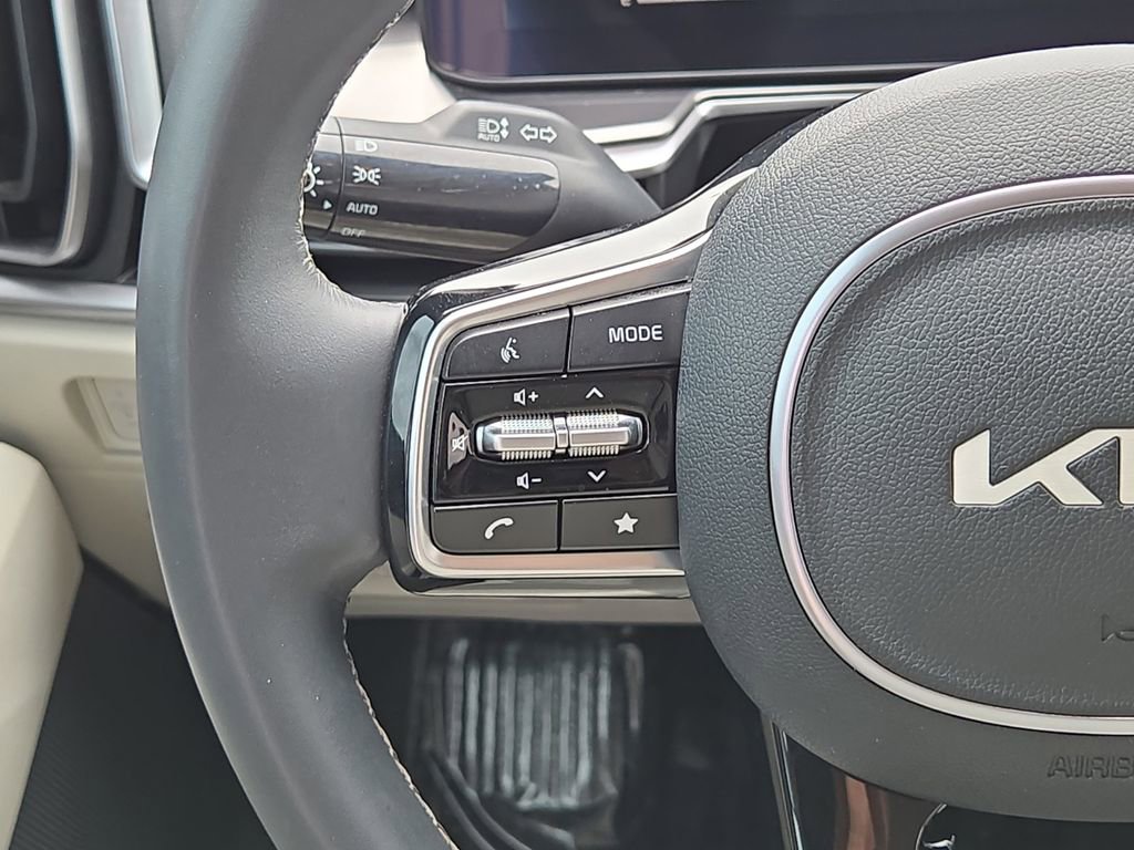 Used 2025 Kia Sorento S FWD image 19