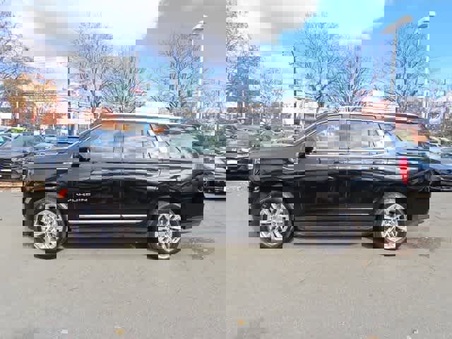 Used 2023 GMC Yukon SLT image 3