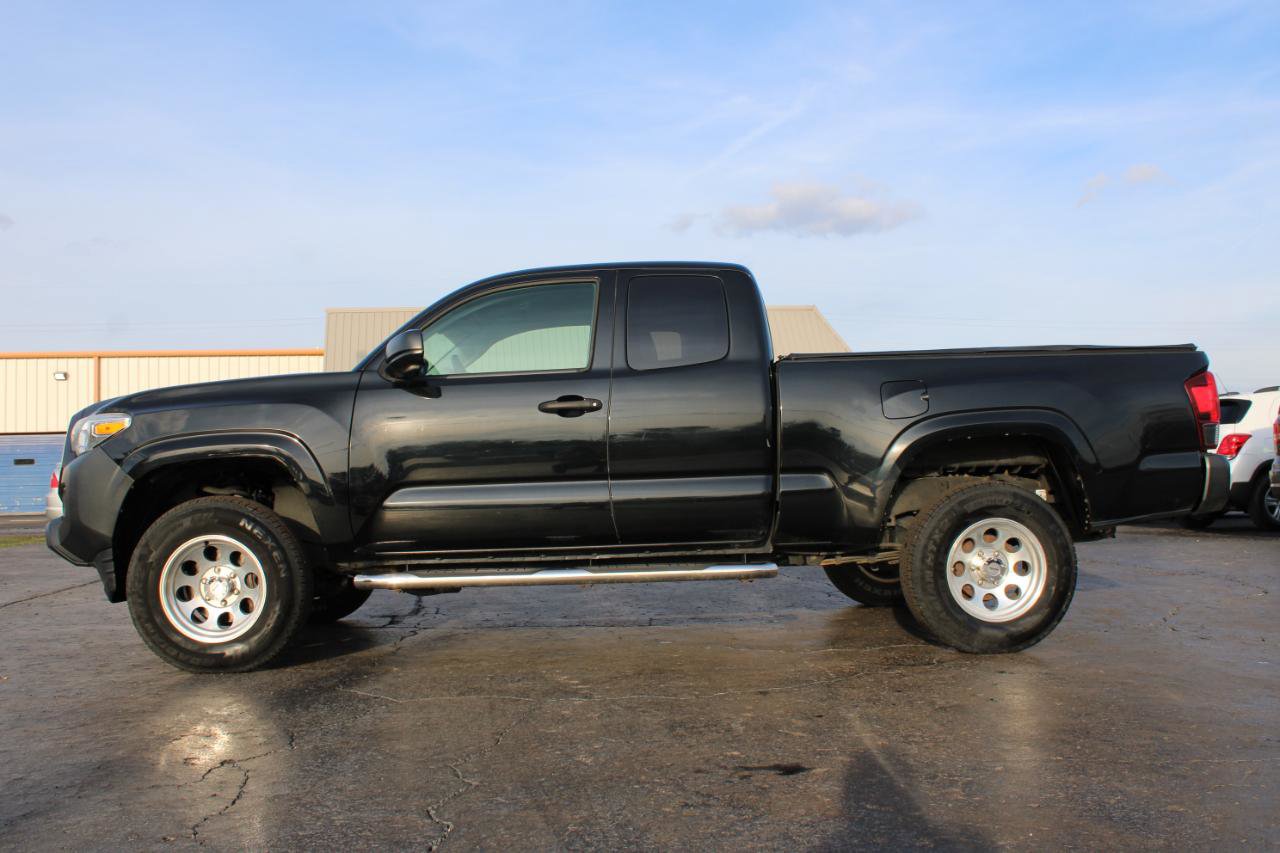 Used 2019 Toyota Tacoma SR image 11