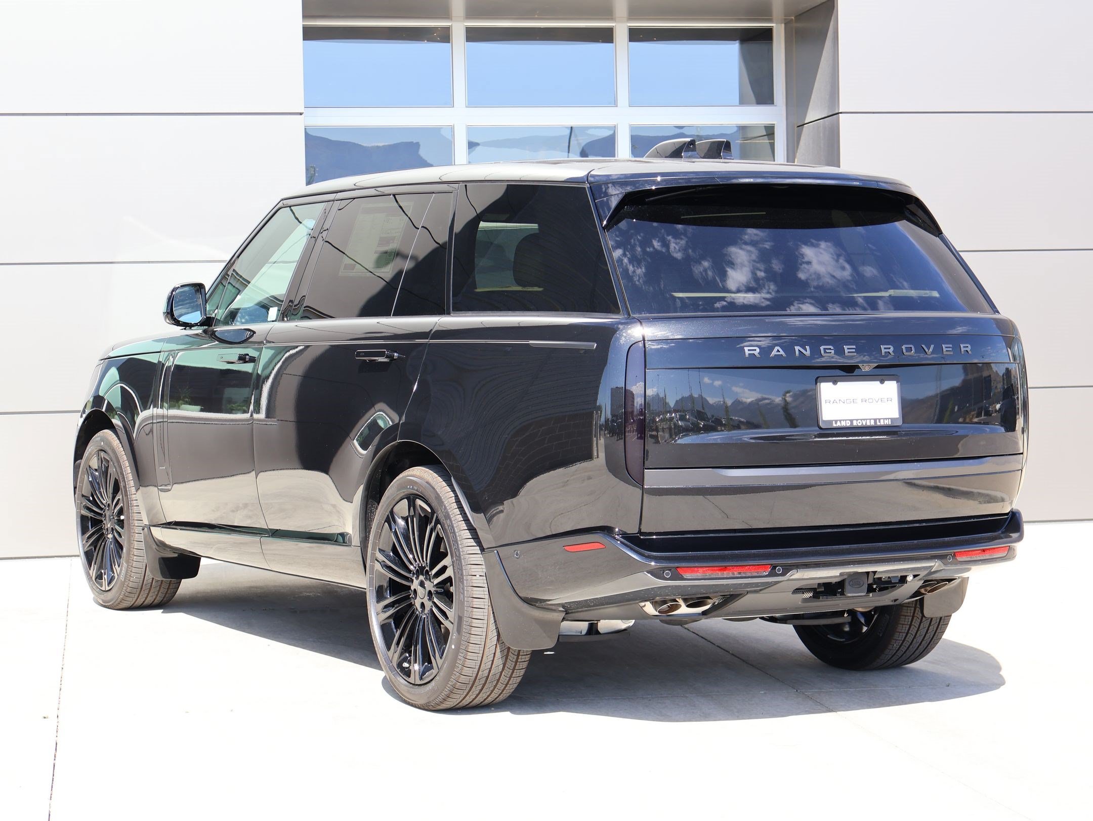 New 2026 Land Rover Range Rover Long Wheelbase SE AWD/4WD image 8