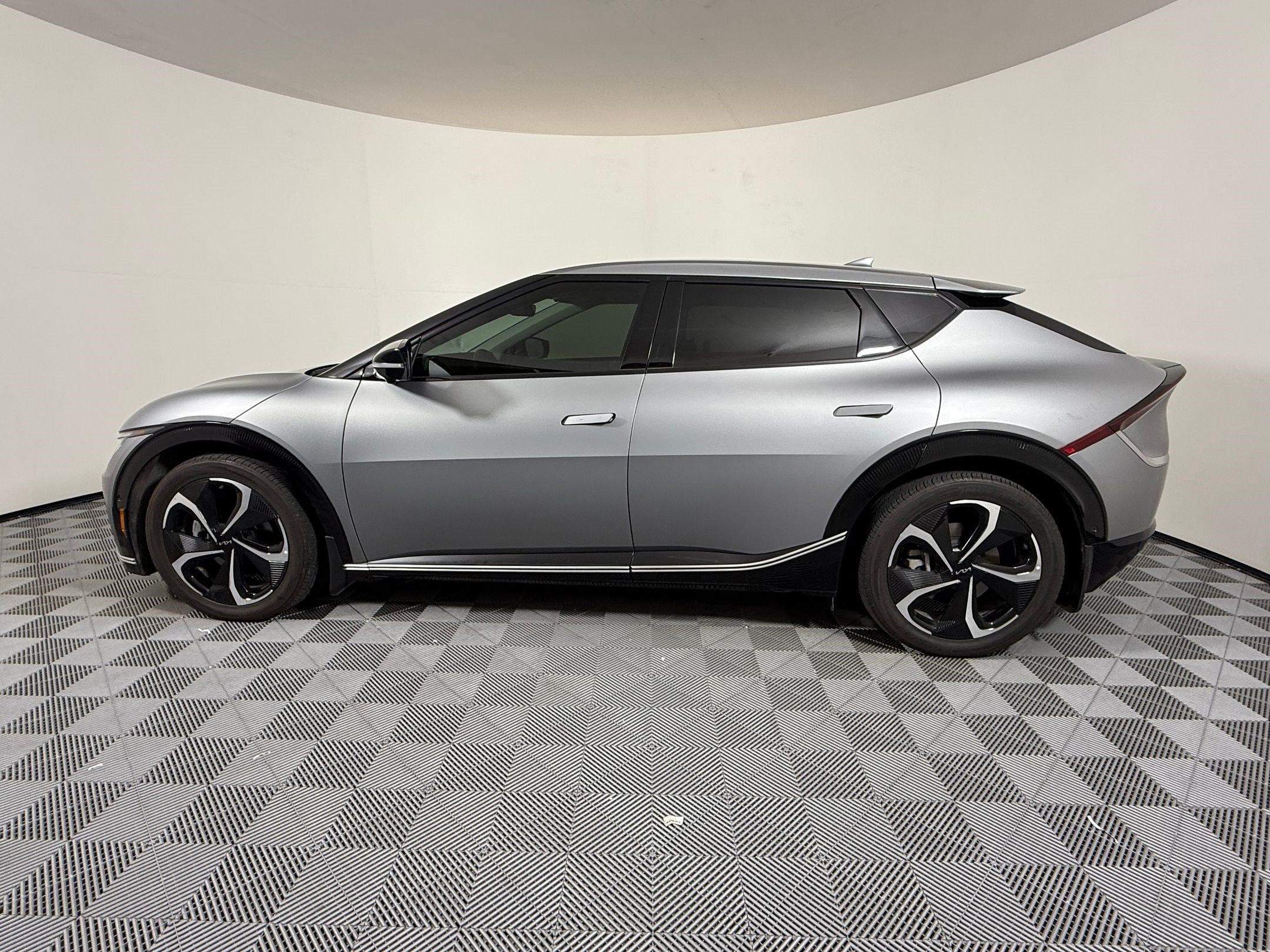 Used 2022 Kia EV6 GT-Line w/ First Edition Package AWD/4WD image 2