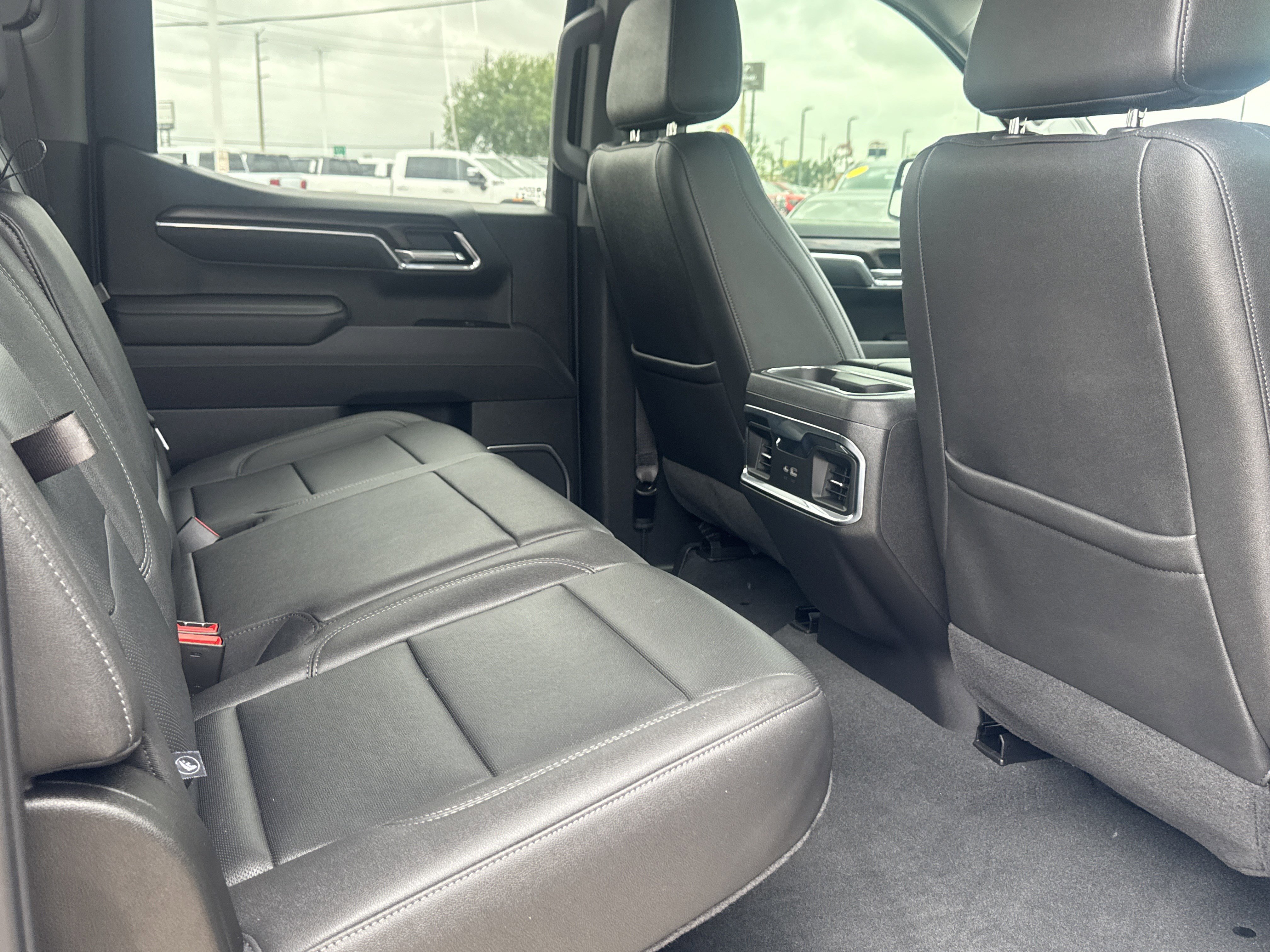 Used 2025 GMC Sierra 1500 SLT image 14