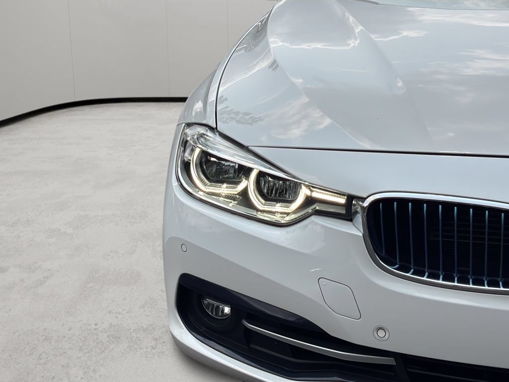 Used 2018 BMW 330e w/ Convenience Package RWD image 42
