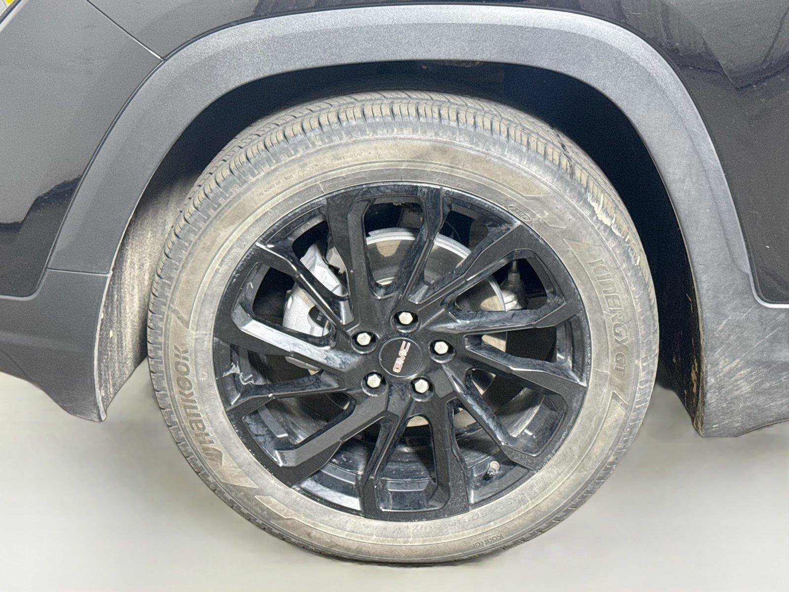 Used 2024 GMC Terrain SLE w/ Driver Convenience Package FWD image 28