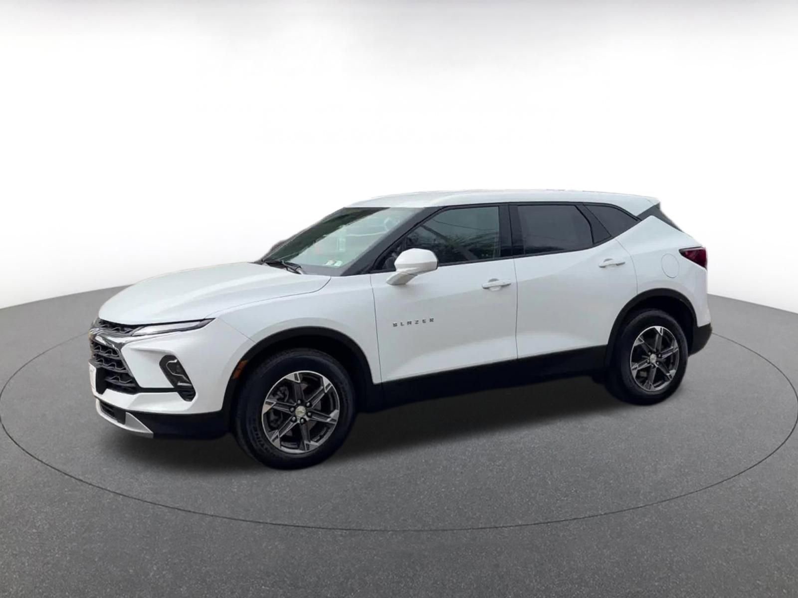 Used 2025 Chevrolet Blazer LT FWD image 8
