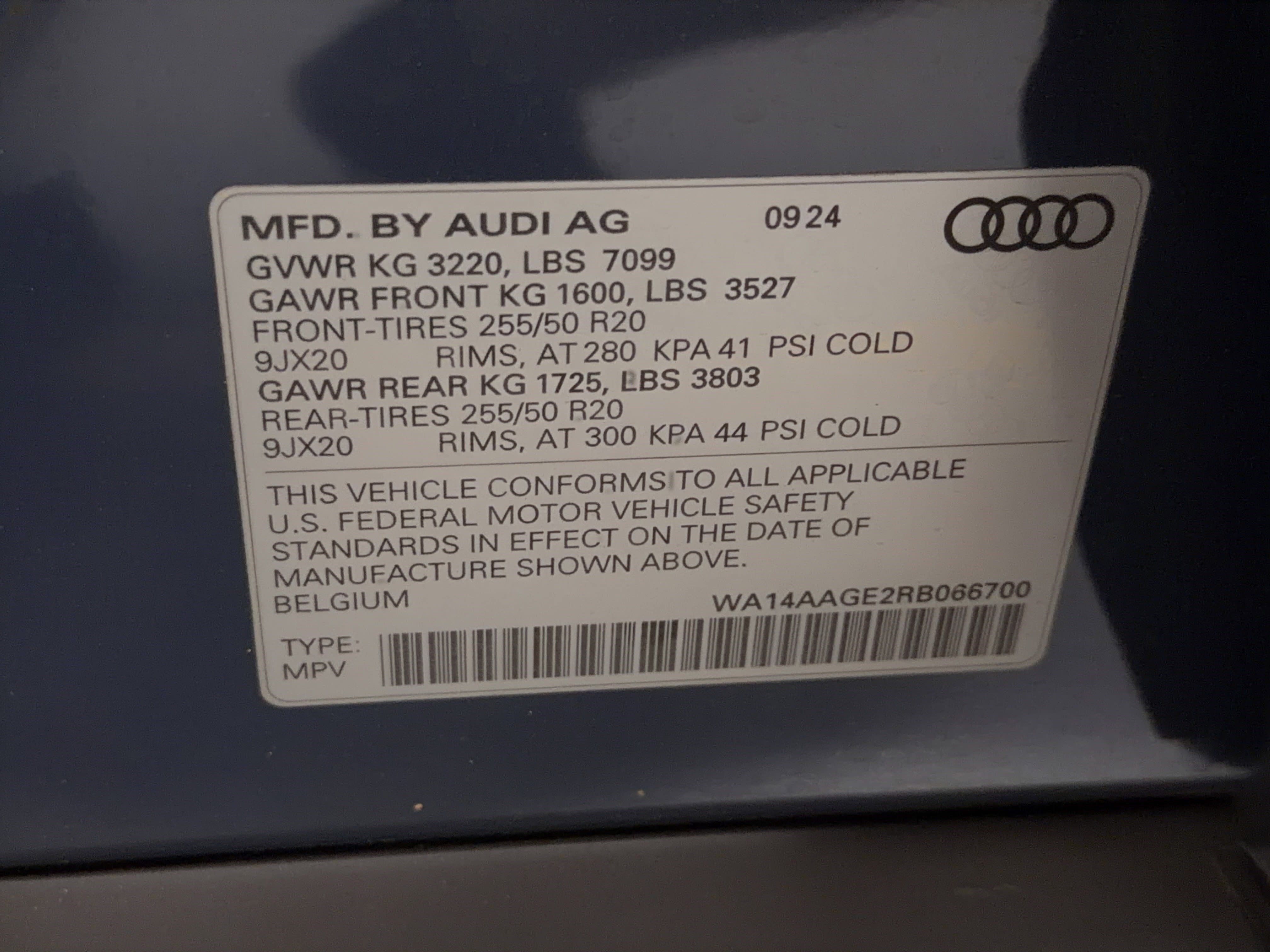 Used 2024 Audi Q8 e-tron Premium AWD/4WD image 27