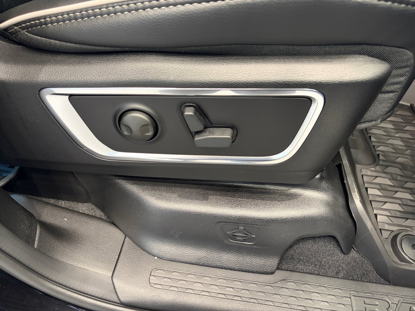 New 2026 RAM 1500 Laramie AWD/4WD image 33