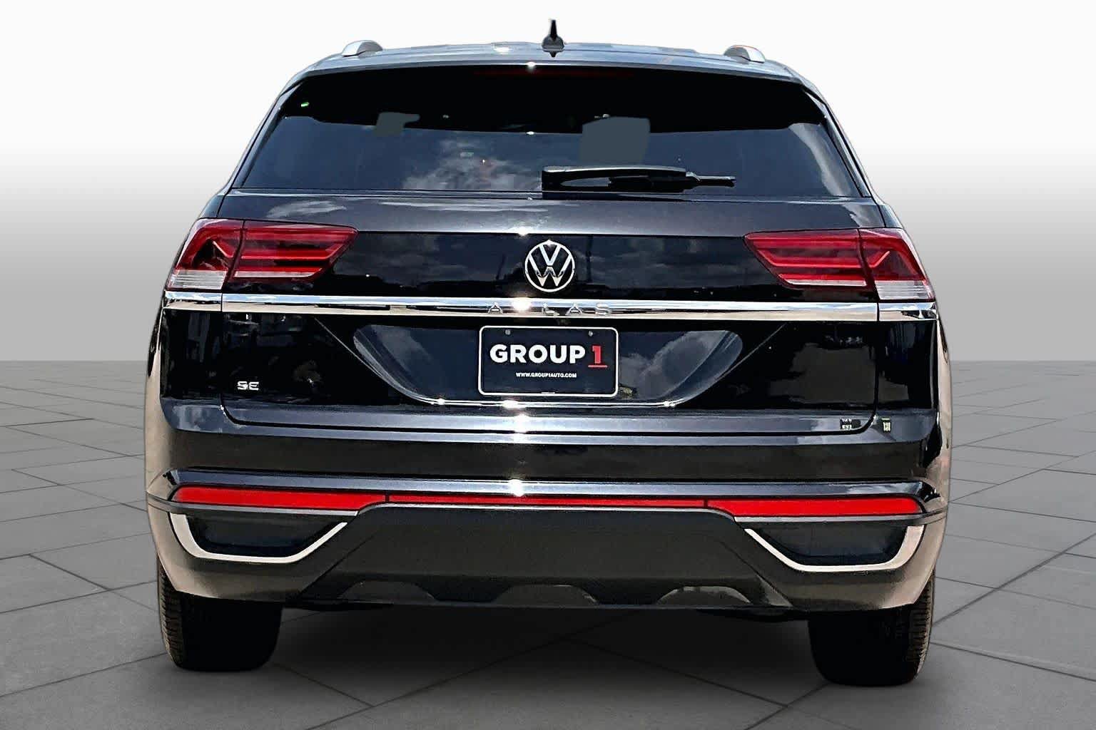 Used 2022 Volkswagen Atlas Cross Sport SE FWD image 5