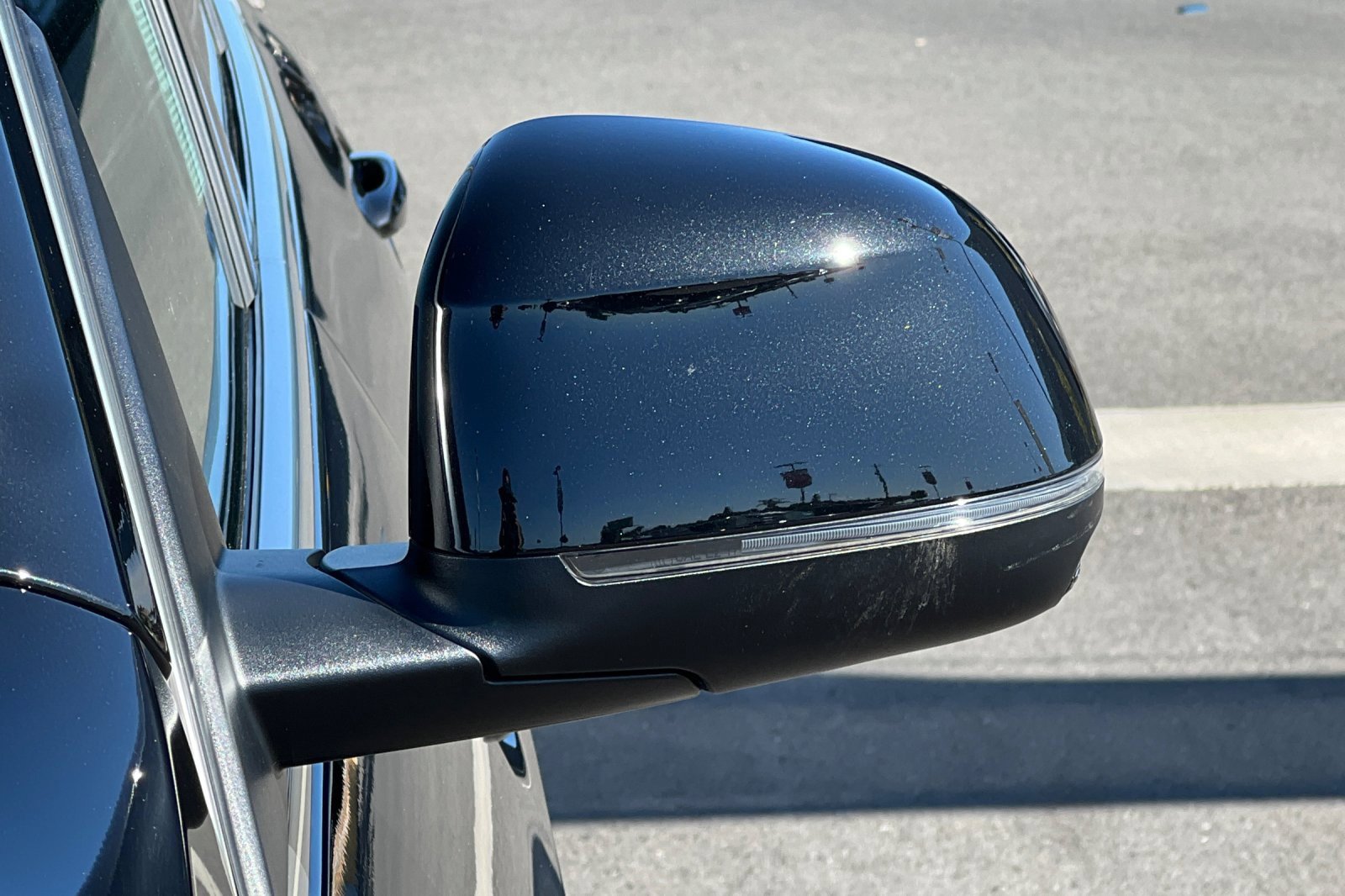 Used 2025 BMW X7 xDrive40i w/ Climate Comfort Package image 54