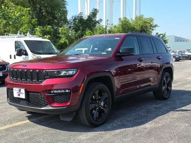 Used 2023 Jeep Grand Cherokee Limited w/ Black Appearance Package AWD/4WD image 1