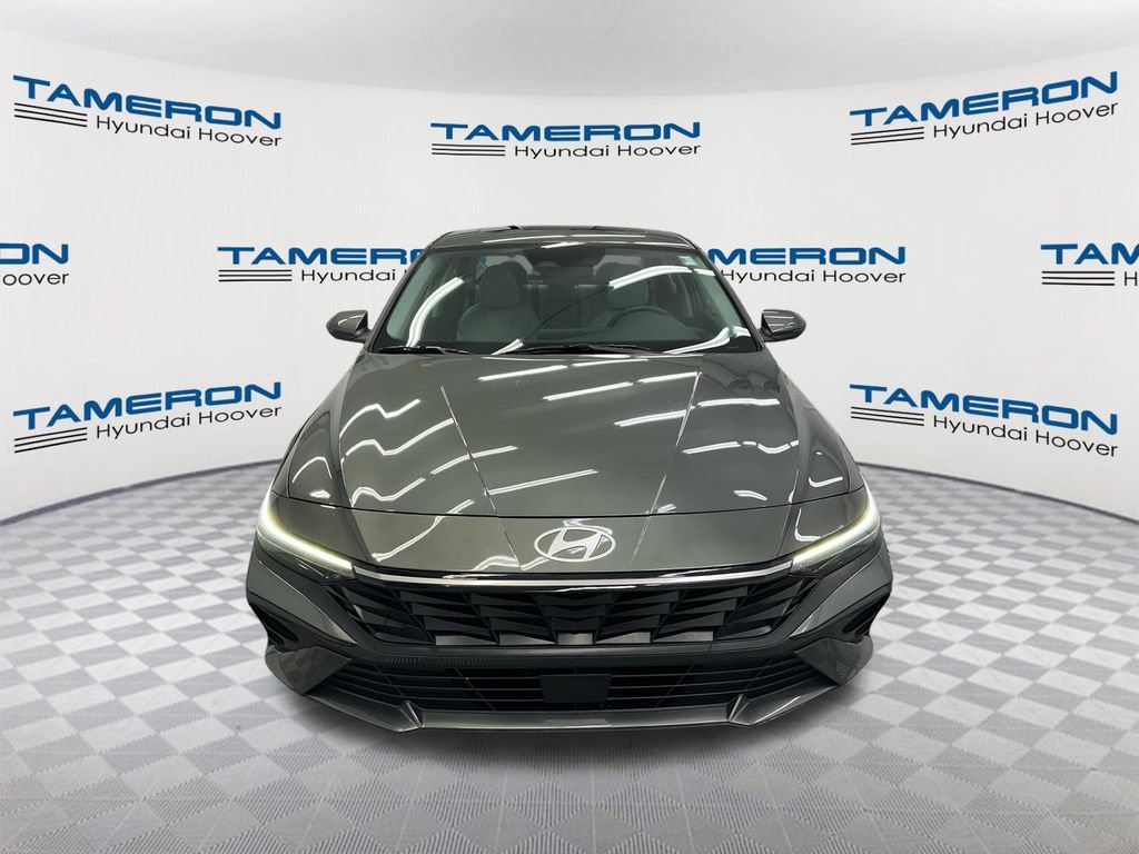 Used 2025 Hyundai Elantra Limited FWD image 8