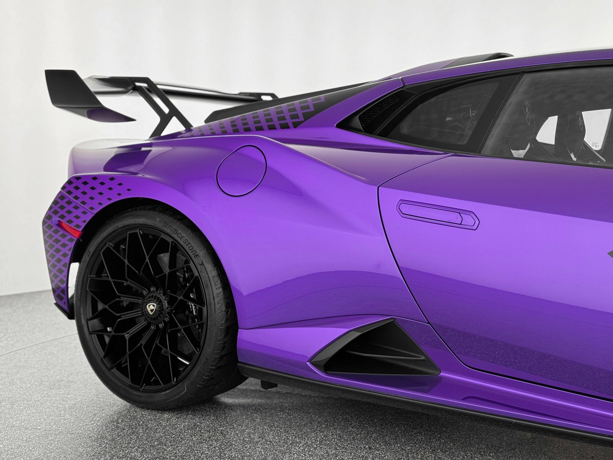 Used 2023 Lamborghini Huracan STO image 33