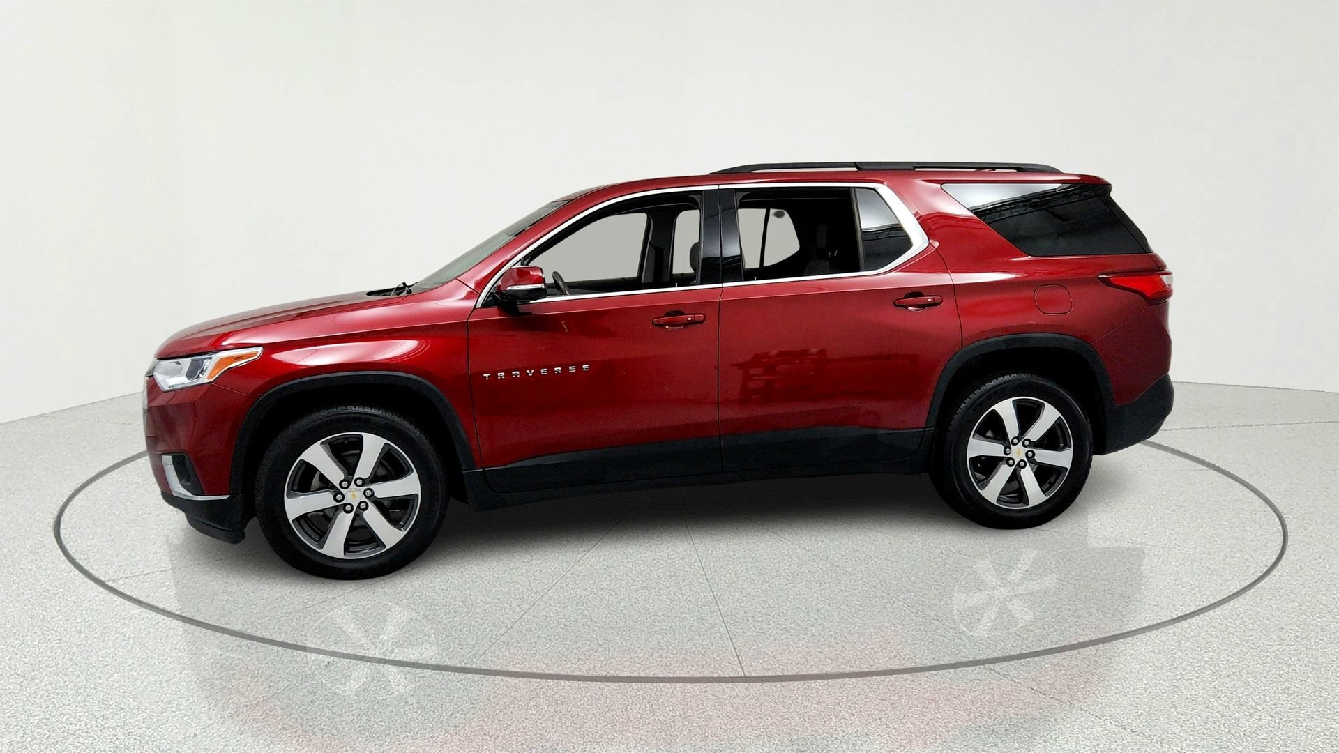 Used 2019 Chevrolet Traverse LT w/ LT Premium Package FWD image 2