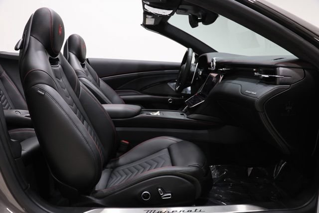 Certified 2024 Maserati GranCabrio Trofeo AWD/4WD image 31